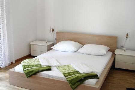 Murin Delfin Apartment Umag Exterior photo